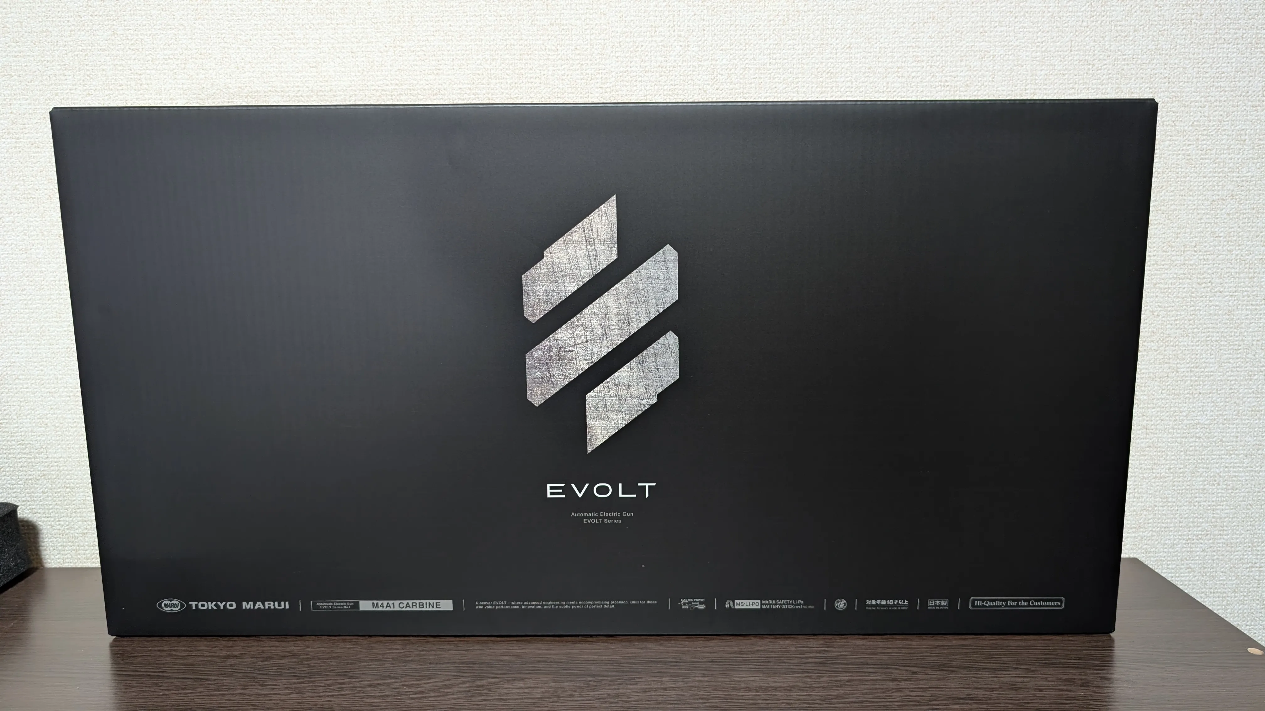 EVOLT の箱正面。TOKYO MARUI ロゴ入り。